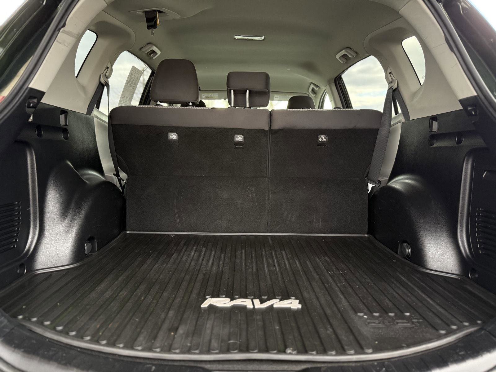 Used 2013 Toyota RAV4 LE image 10