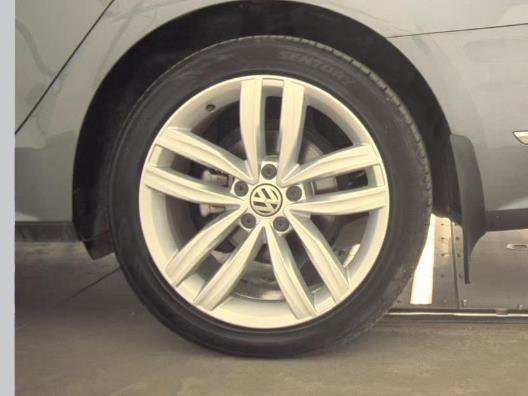 Used 2018 Volkswagen Passat 2.0T SE FWD image 5