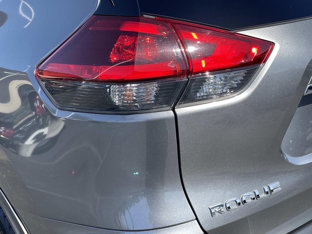 Used 2020 Nissan Rogue SV FWD image 27