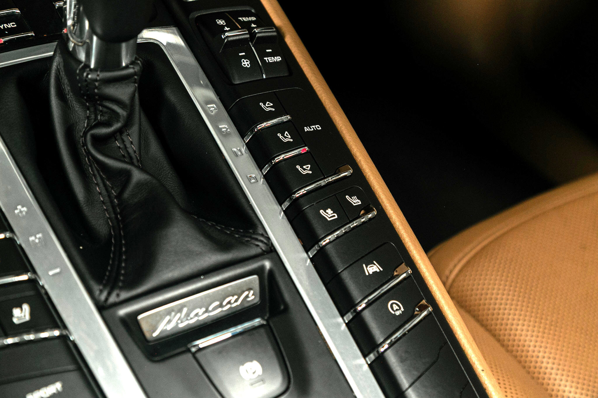 Used 2019 Porsche Macan w/ Premium Package Plus image 45