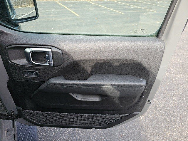 Used 2023 Jeep Wrangler Unlimited Sahara image 15