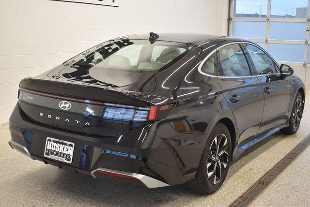Used 2025 Hyundai Sonata SEL FWD image 4