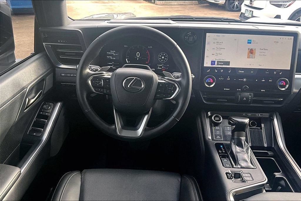 Used 2024 Lexus GX 550 AWD/4WD image 7