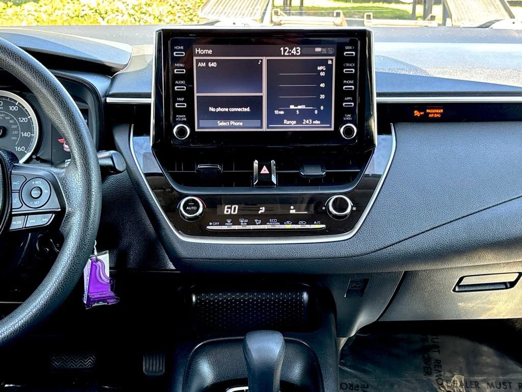 Used 2020 Toyota Corolla LE image 17