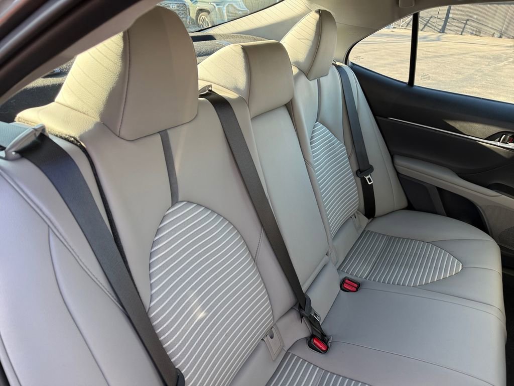 Used 2021 Toyota Camry SE w/ Cold Weather Package image 21