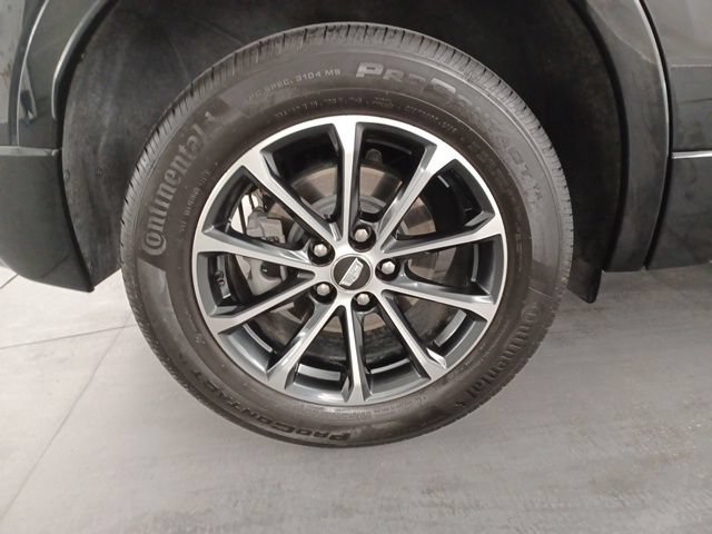 Used 2025 Cadillac XT4 Sport FWD image 11