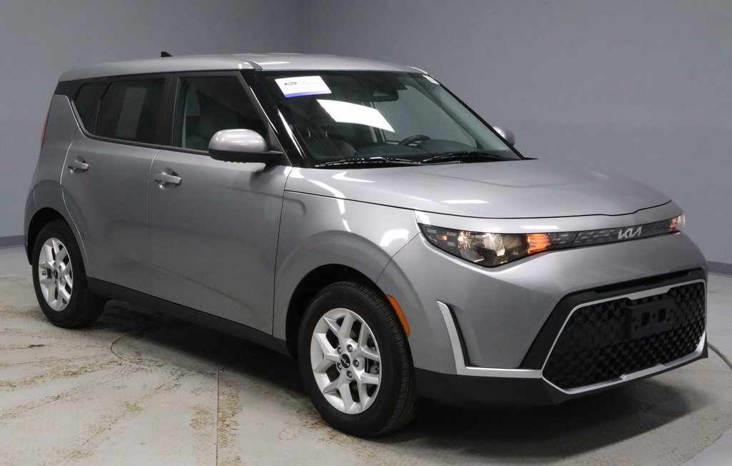 Used 2025 Kia Soul LX image 1