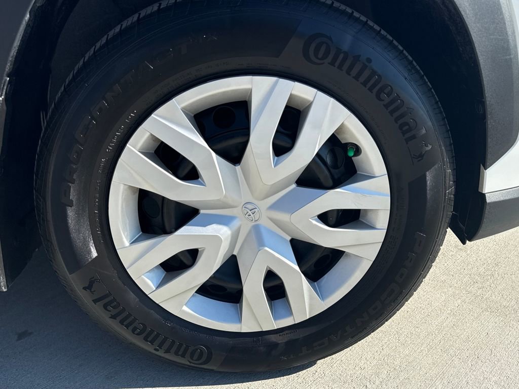 Used 2024 Toyota Corolla Cross L image 11