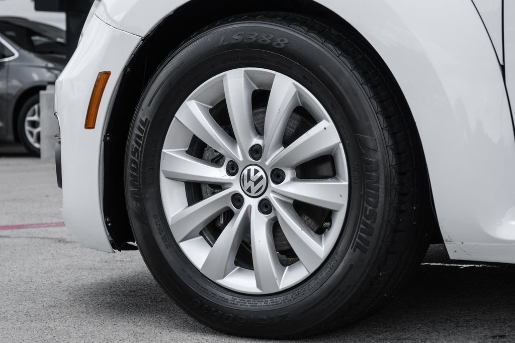 Used 2018 Volkswagen Beetle 2.0T S FWD image 44