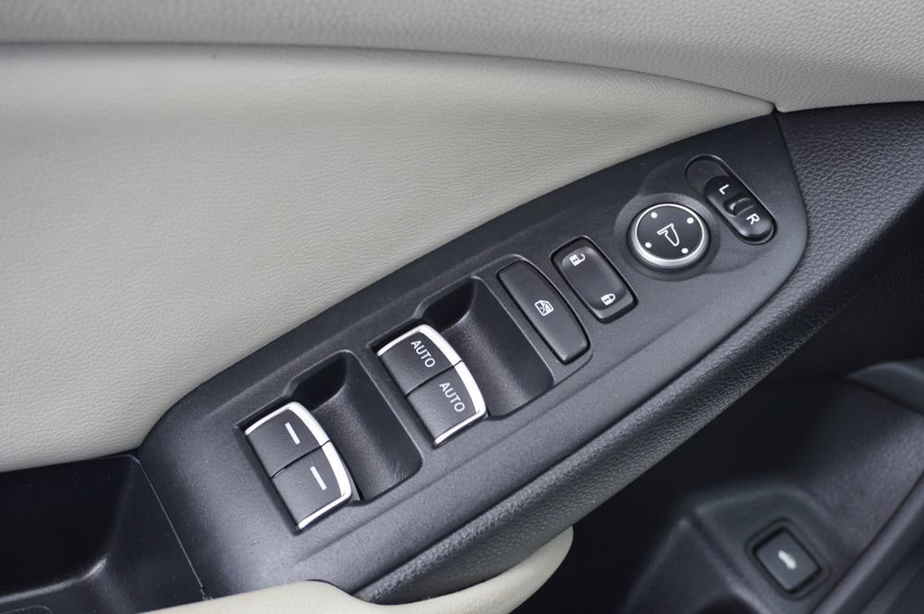 Used 2018 Honda Accord EX image 12