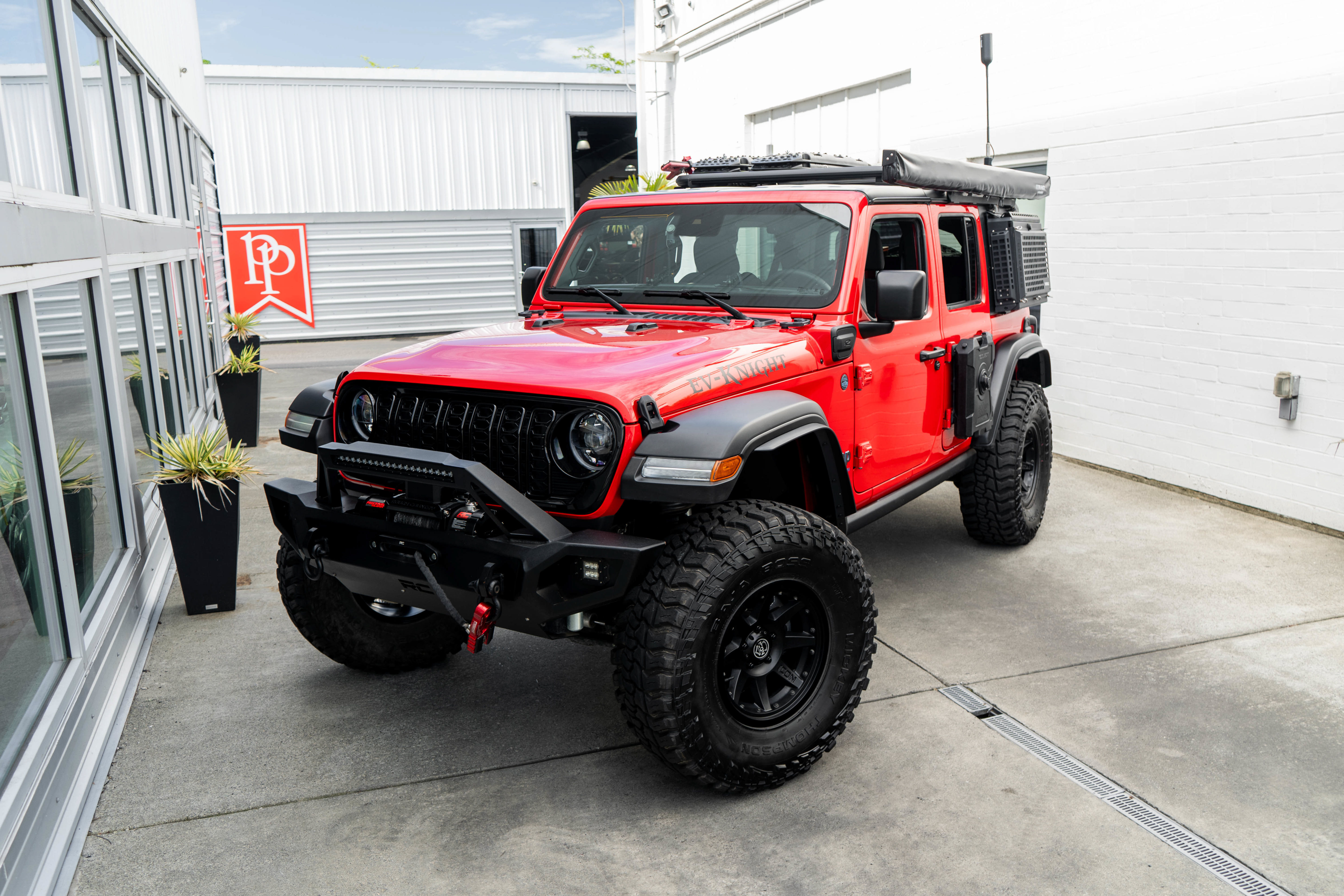Used 2024 Jeep Wrangler Unlimited AWD/4WD image 3