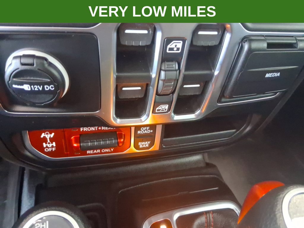 Used 2023 Jeep Gladiator Rubicon w/ Cold Weather Group AWD/4WD image 15