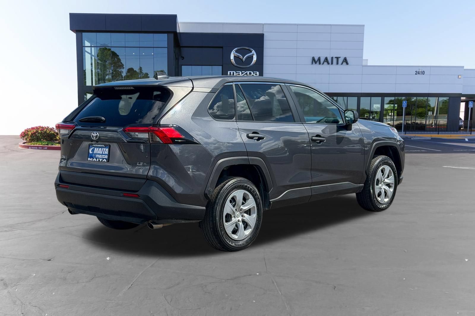 Used 2025 Toyota RAV4 LE AWD/4WD image 3