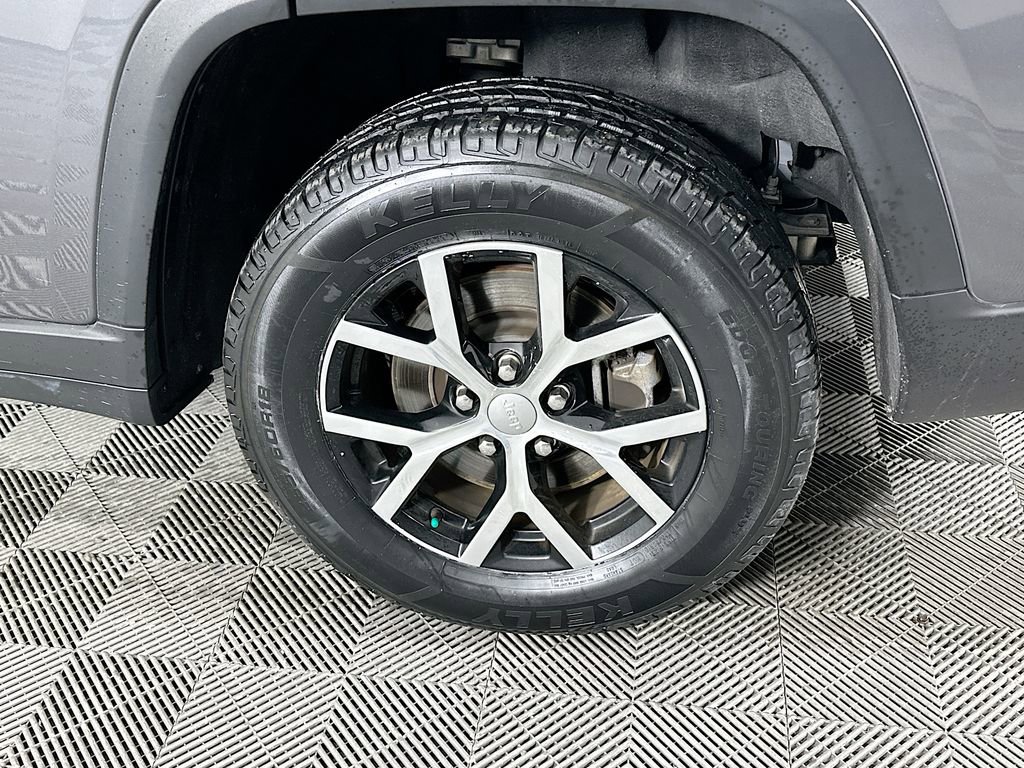 Certified 2024 Jeep Grand Cherokee L Limited w/ Luxury Tech Group II image 45