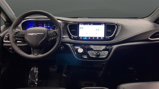 Used 2023 Chrysler Pacifica Touring-L w/ S Appearance Package FWD image 11