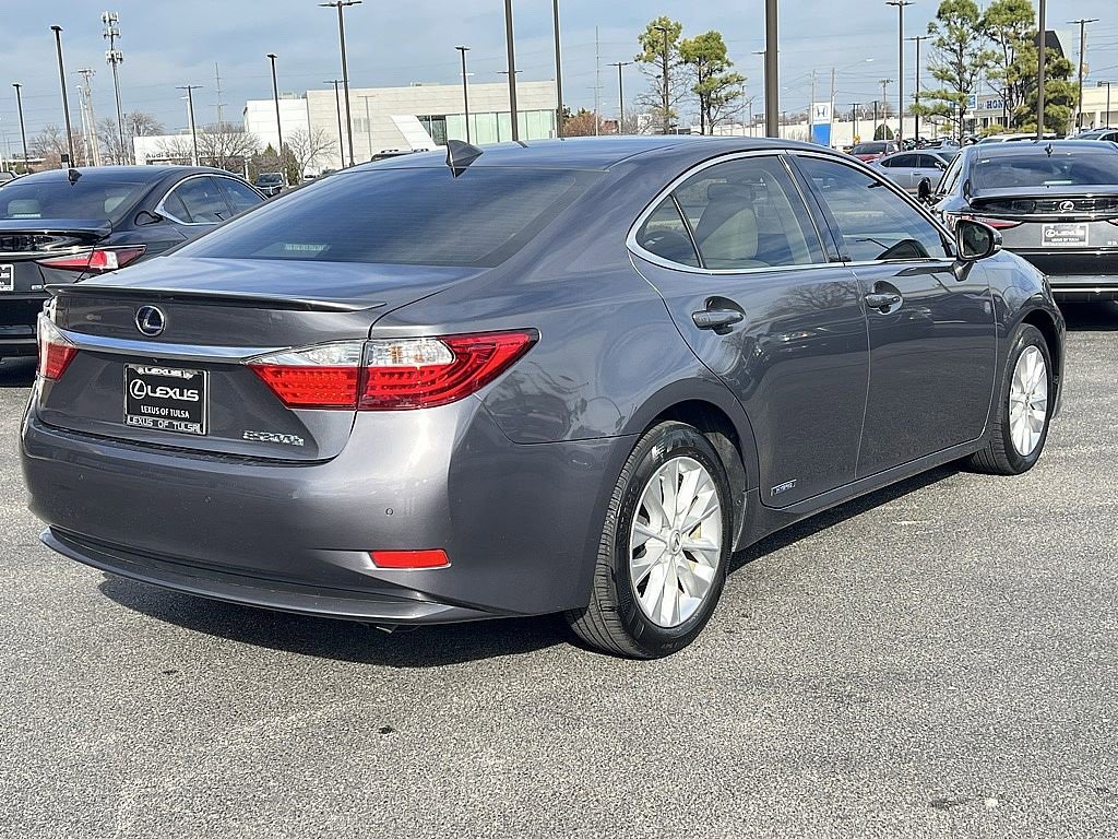 Used 2015 Lexus ES 300h image 3