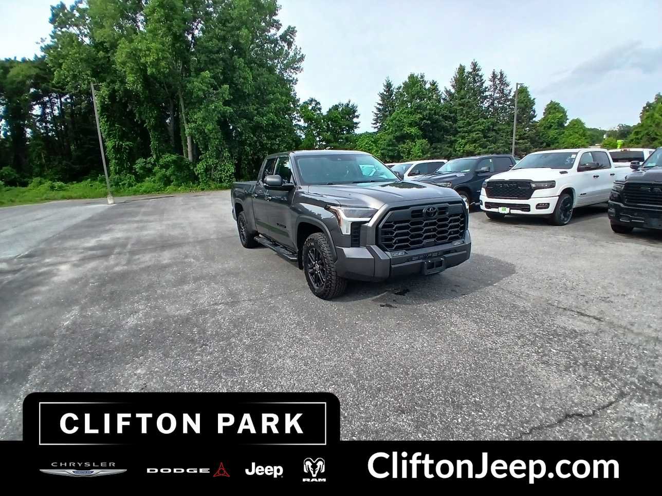 Used 2022 Toyota Tundra SR5 w/ SR5 Premium Package AWD/4WD image 3