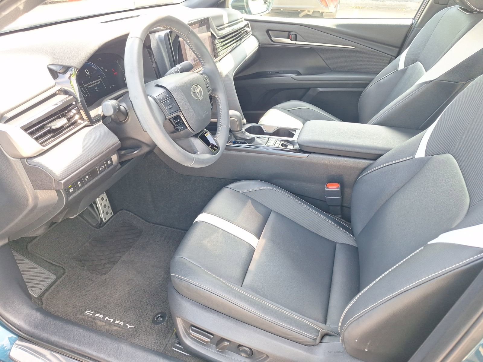 Used 2025 Toyota Camry SE w/ Convenience Package FWD image 14