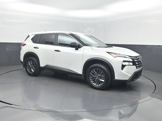 Used 2025 Nissan Rogue S AWD/4WD image 31