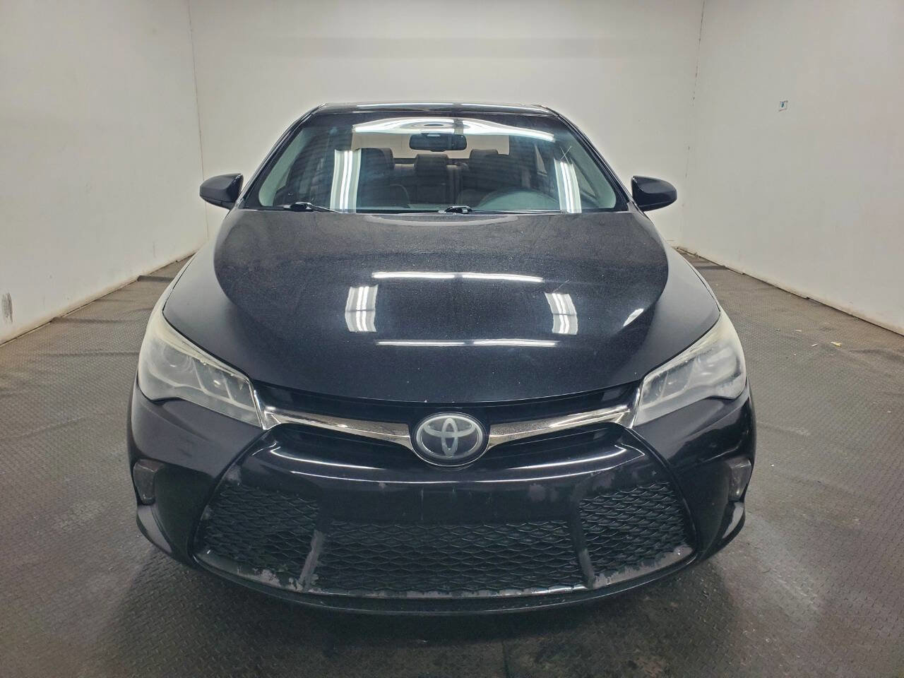 Used 2015 Toyota Camry XSE image 2
