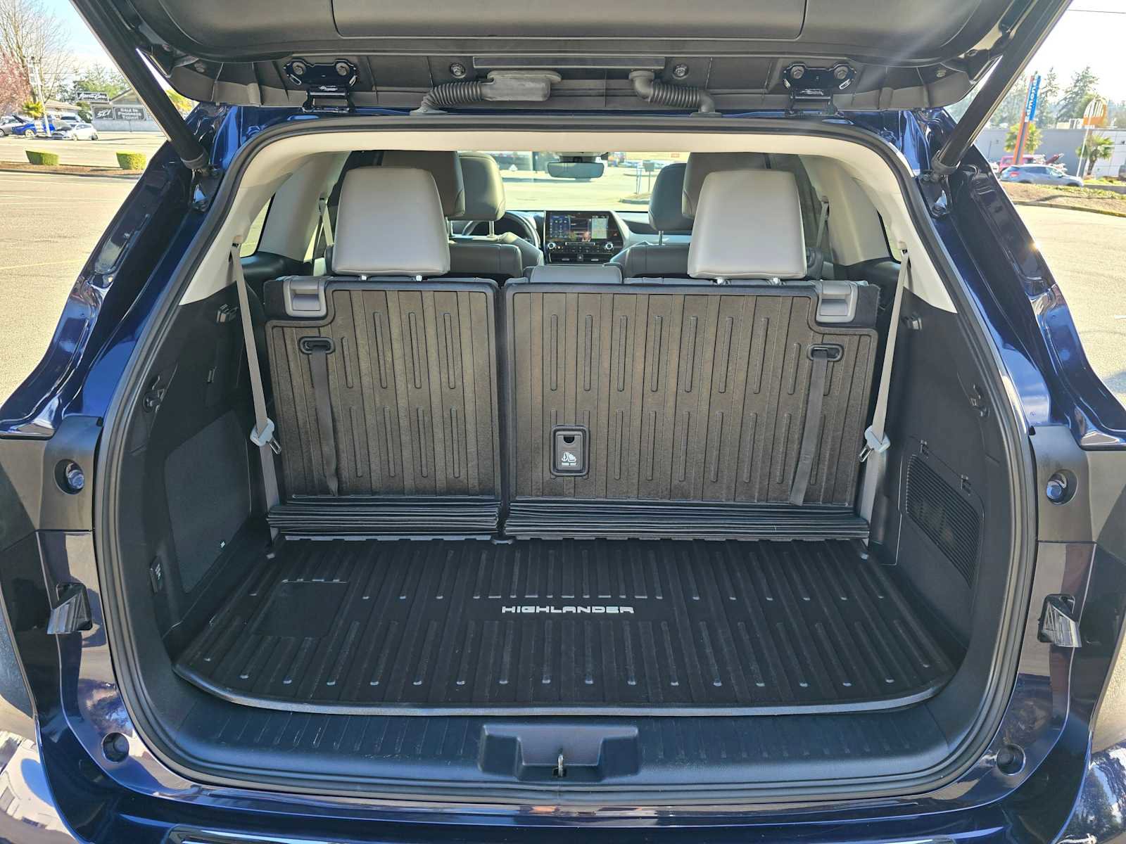 Used 2022 Toyota Highlander Platinum image 14