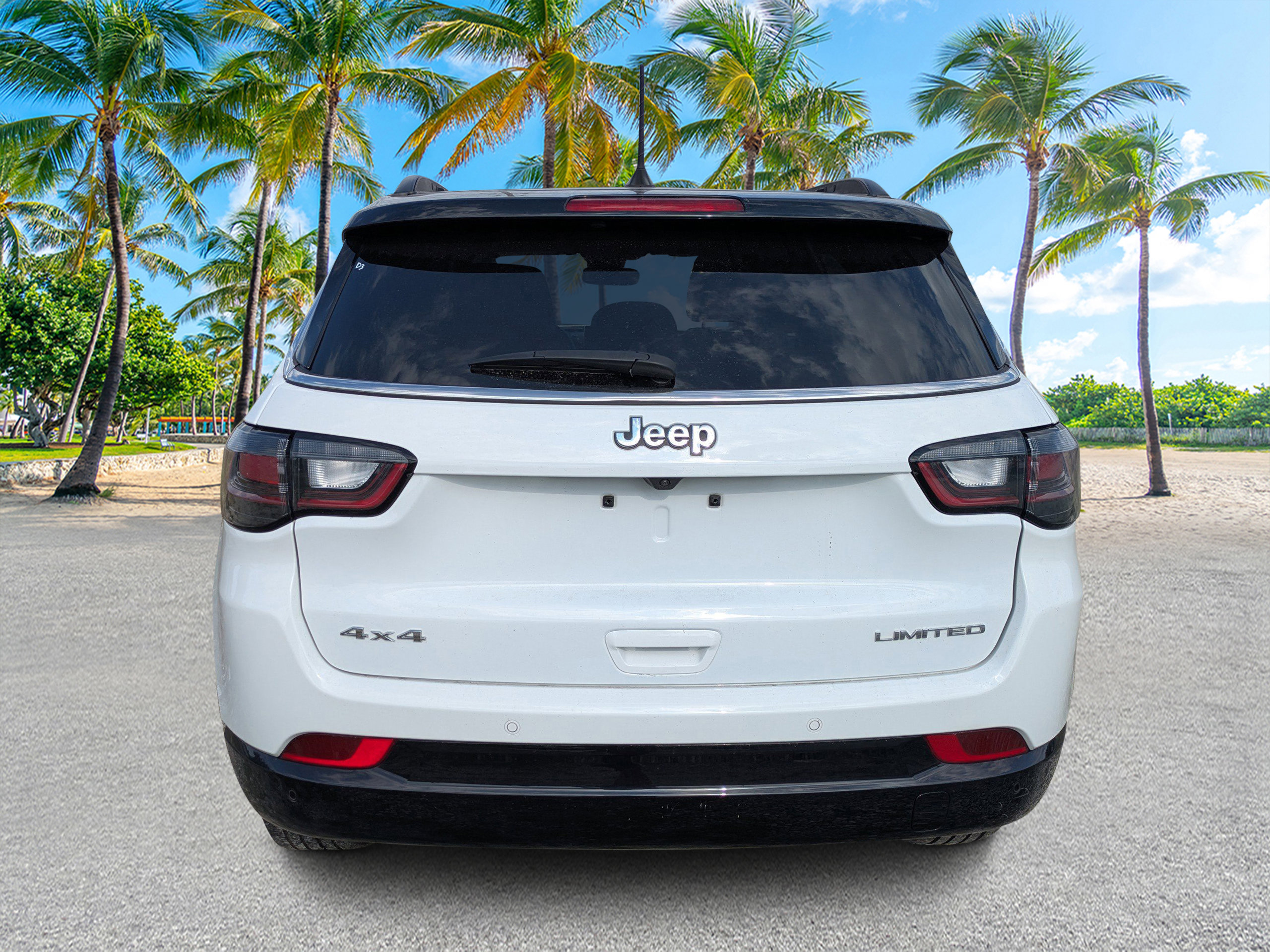 Used 2024 Jeep Compass Limited w/ Elite Group AWD/4WD image 4