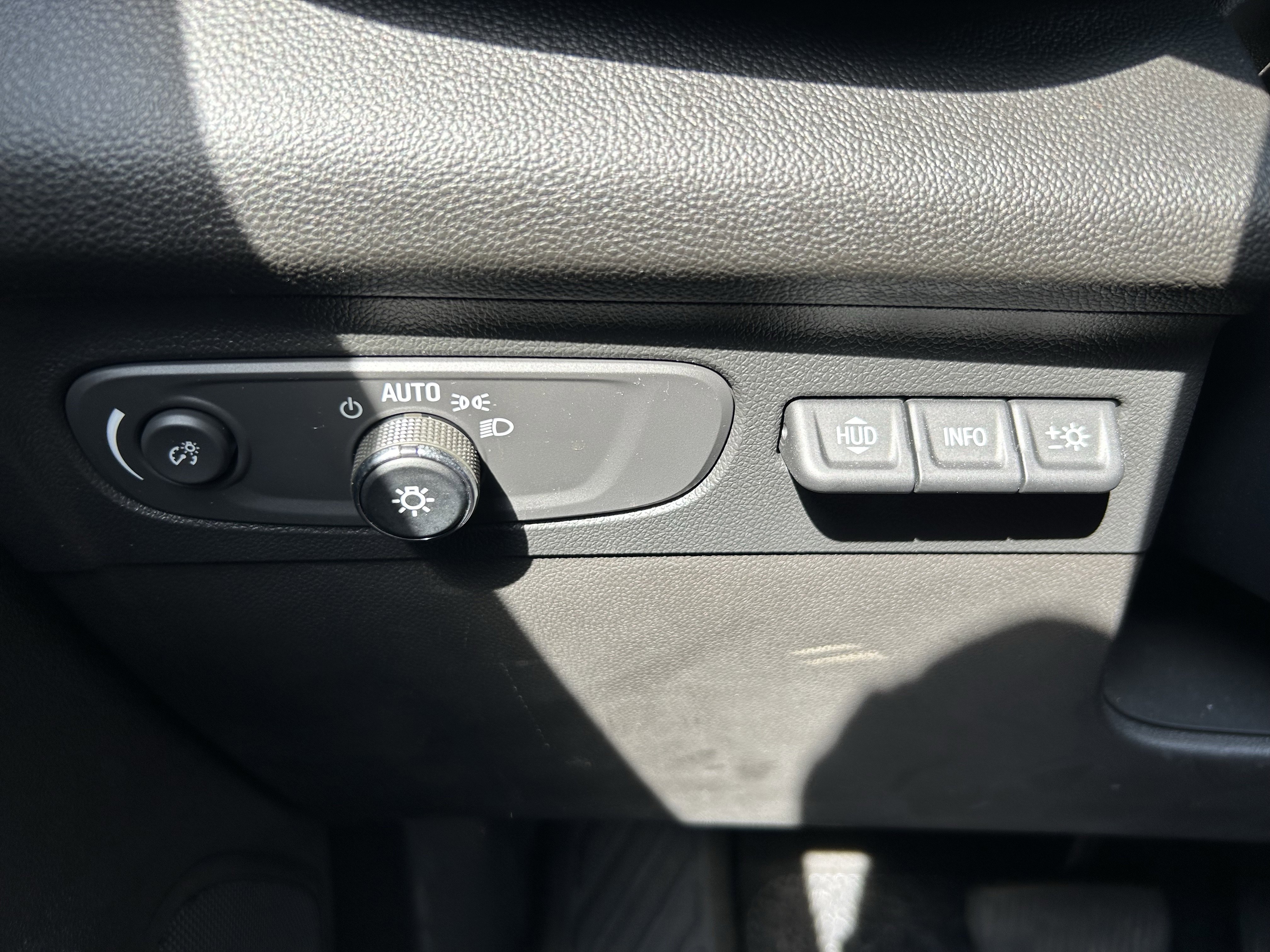 Used 2023 Buick Envision Avenir AWD/4WD image 20