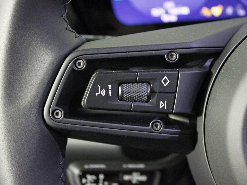 Certified 2025 Porsche Macan 4 Electric image 26