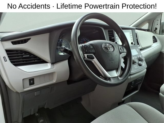 Used 2020 Toyota Sienna L FWD image 13