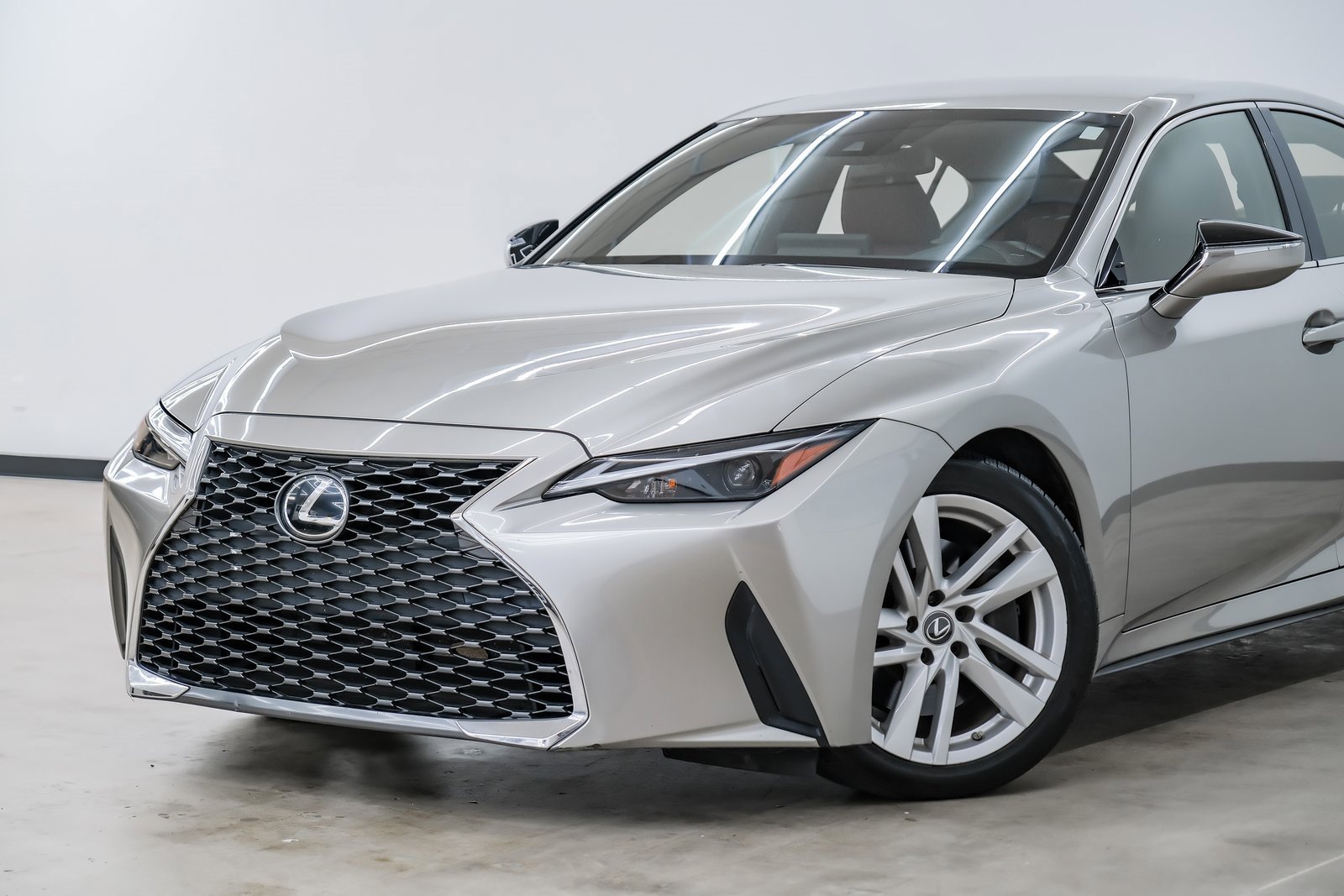 Used 2022 Lexus IS 300 image 2