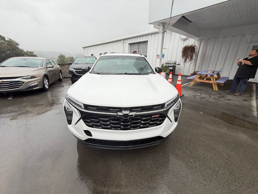 Used 2024 Chevrolet Trax RS w/ Sunroof Package FWD image 8