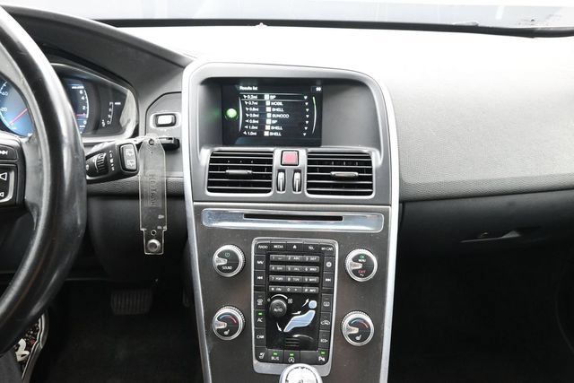 Used 2016 Volvo XC60 T6 w/ Protection Package FWD image 13