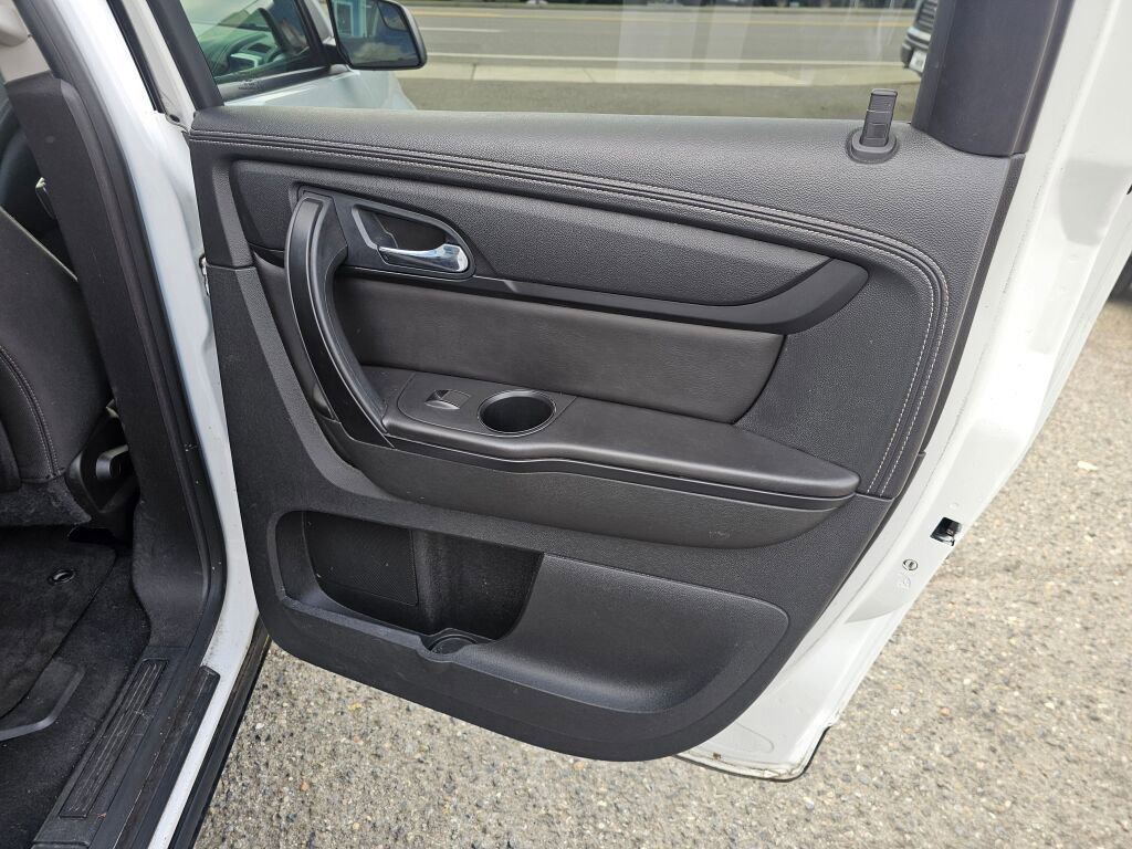 Used 2016 GMC Acadia SLE image 14