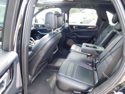 Used 2020 Porsche Cayenne AWD/4WD image 11