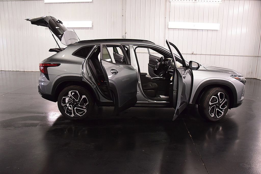 New 2026 Chevrolet Trax RS w/ Driver Confidence Package FWD image 33