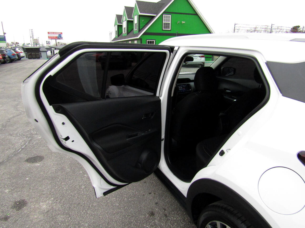 Used 2022 Nissan Kicks SV image 18