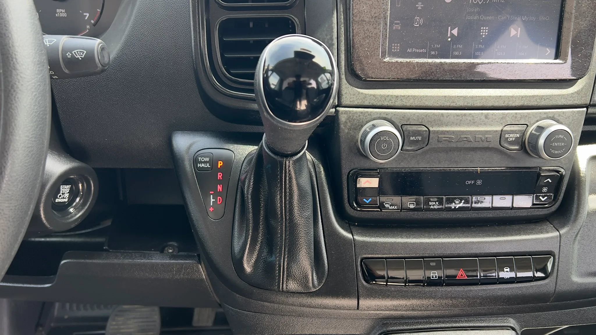 Used 2025 RAM ProMaster 2500 w/ Convenience Group FWD image 21