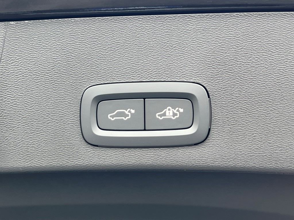 New 2026 Volvo XC40 B5 Ultra w/ Protection Package Premier image 15