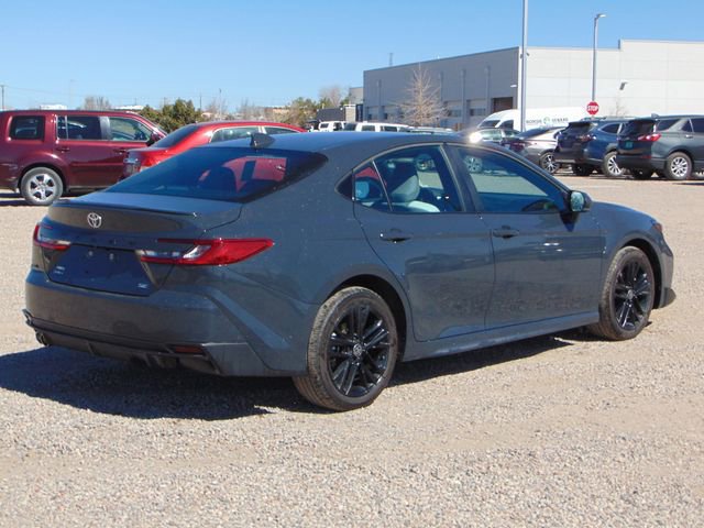 Used 2025 Toyota Camry SE image 4