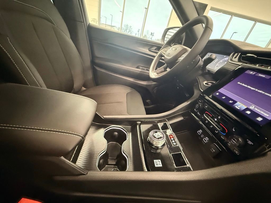 New 2025 Jeep Grand Cherokee Laredo X w/ Luxury Tech Group I image 12