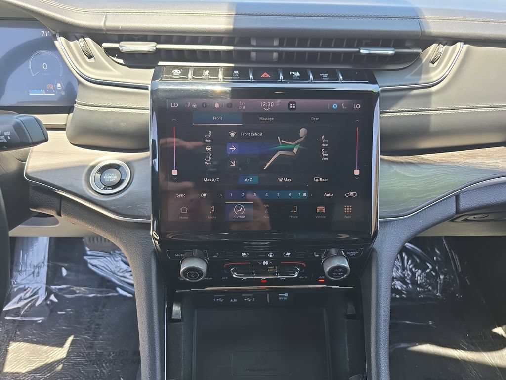 Used 2022 Jeep Grand Cherokee L Overland w/ Luxury Tech Group IV RWD image 24