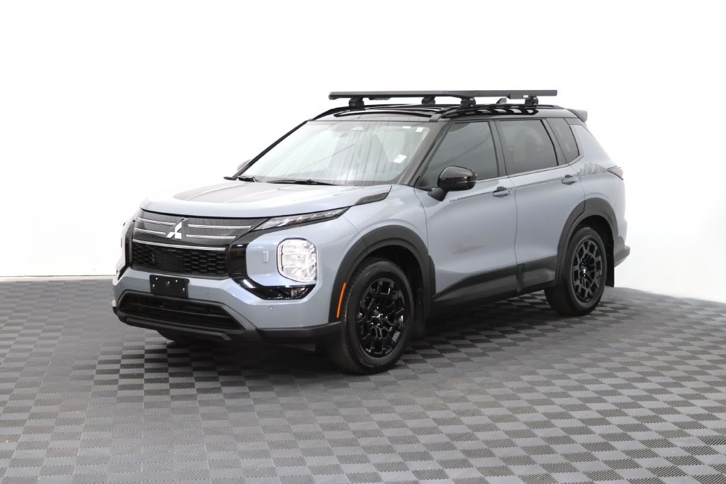 Used 2026 Mitsubishi Outlander AWD image 3