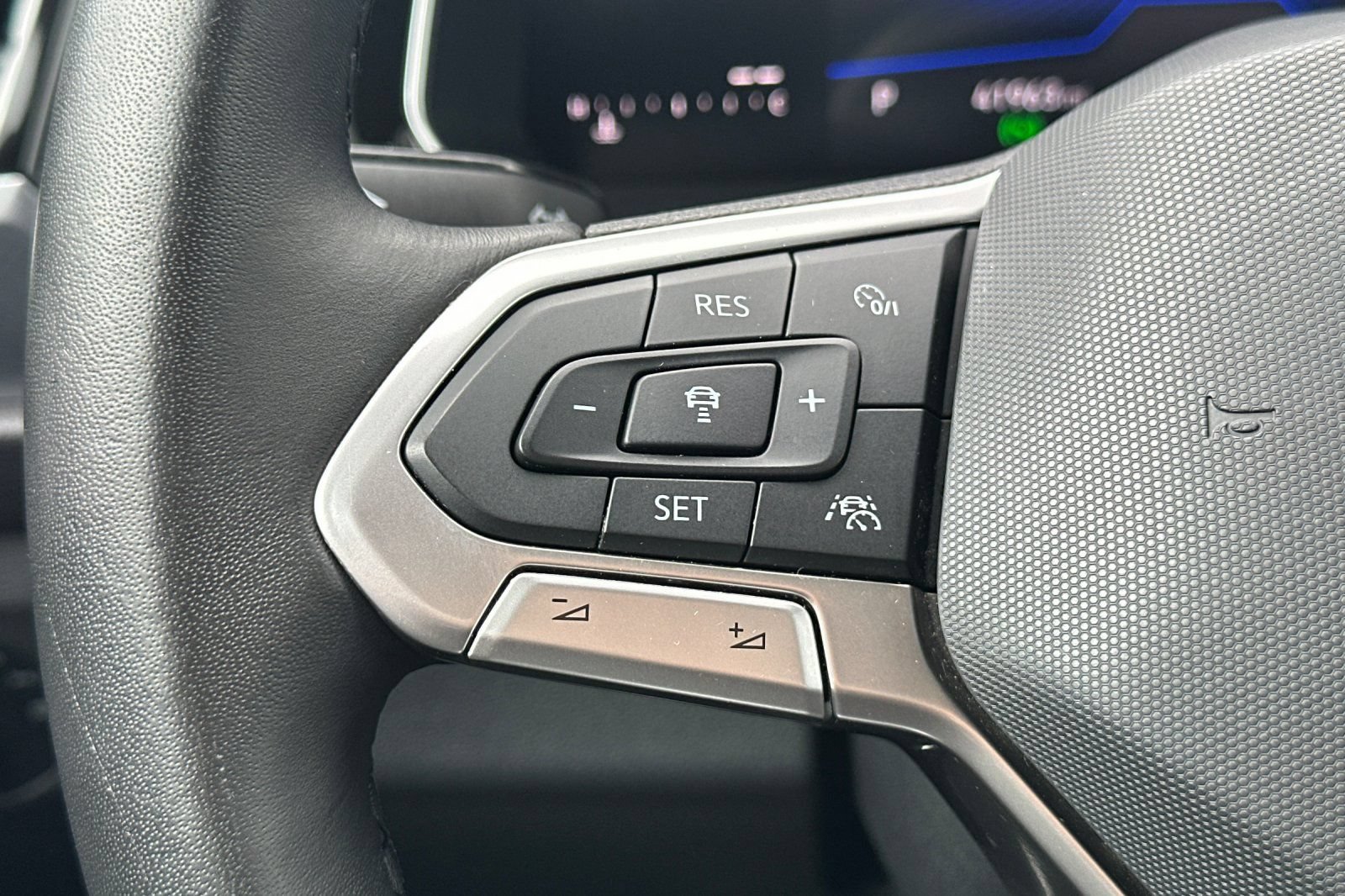Used 2024 Volkswagen Jetta SE FWD image 25