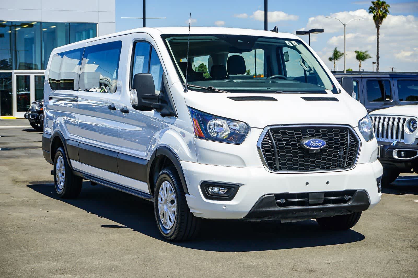 Used 2023 Ford Transit 350 XLT image 3