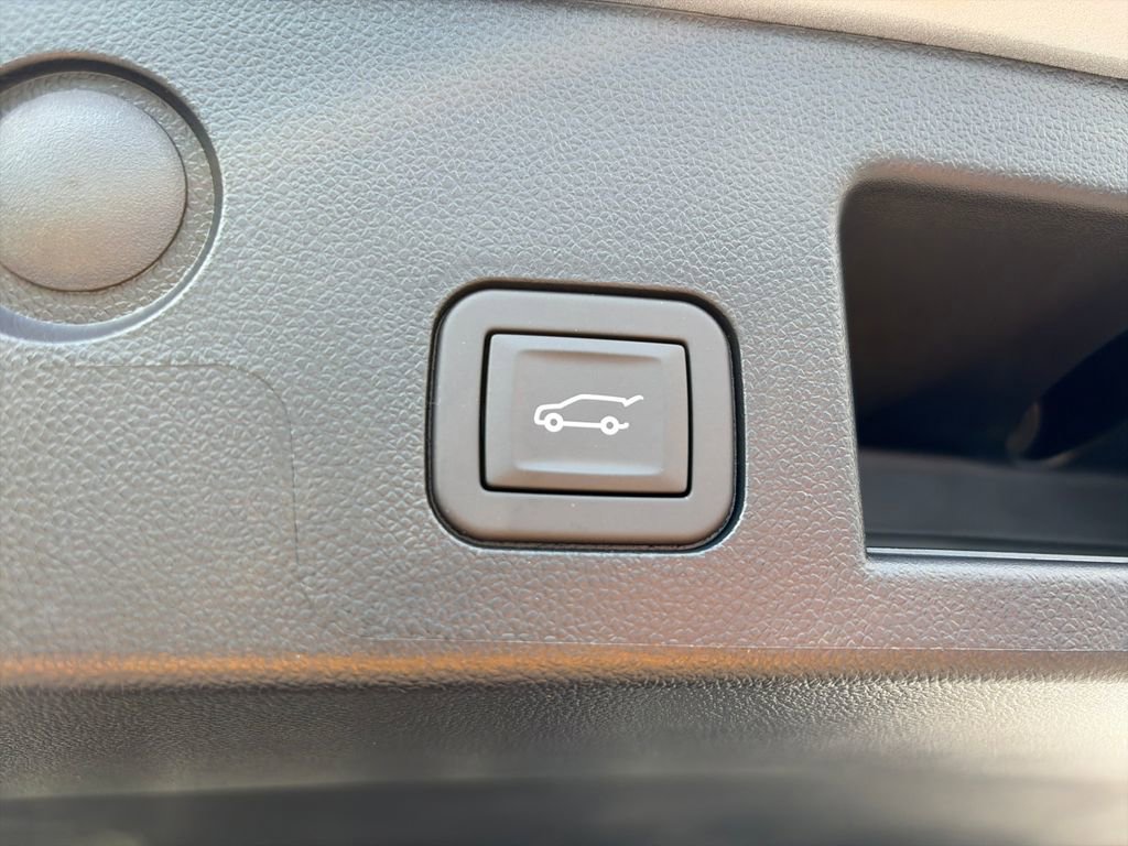 New 2026 Chevrolet Equinox LT w/ Convenience Package II FWD image 8