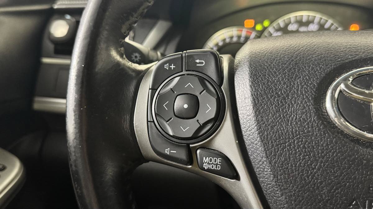 Used 2014 Toyota Camry SE FWD image 18