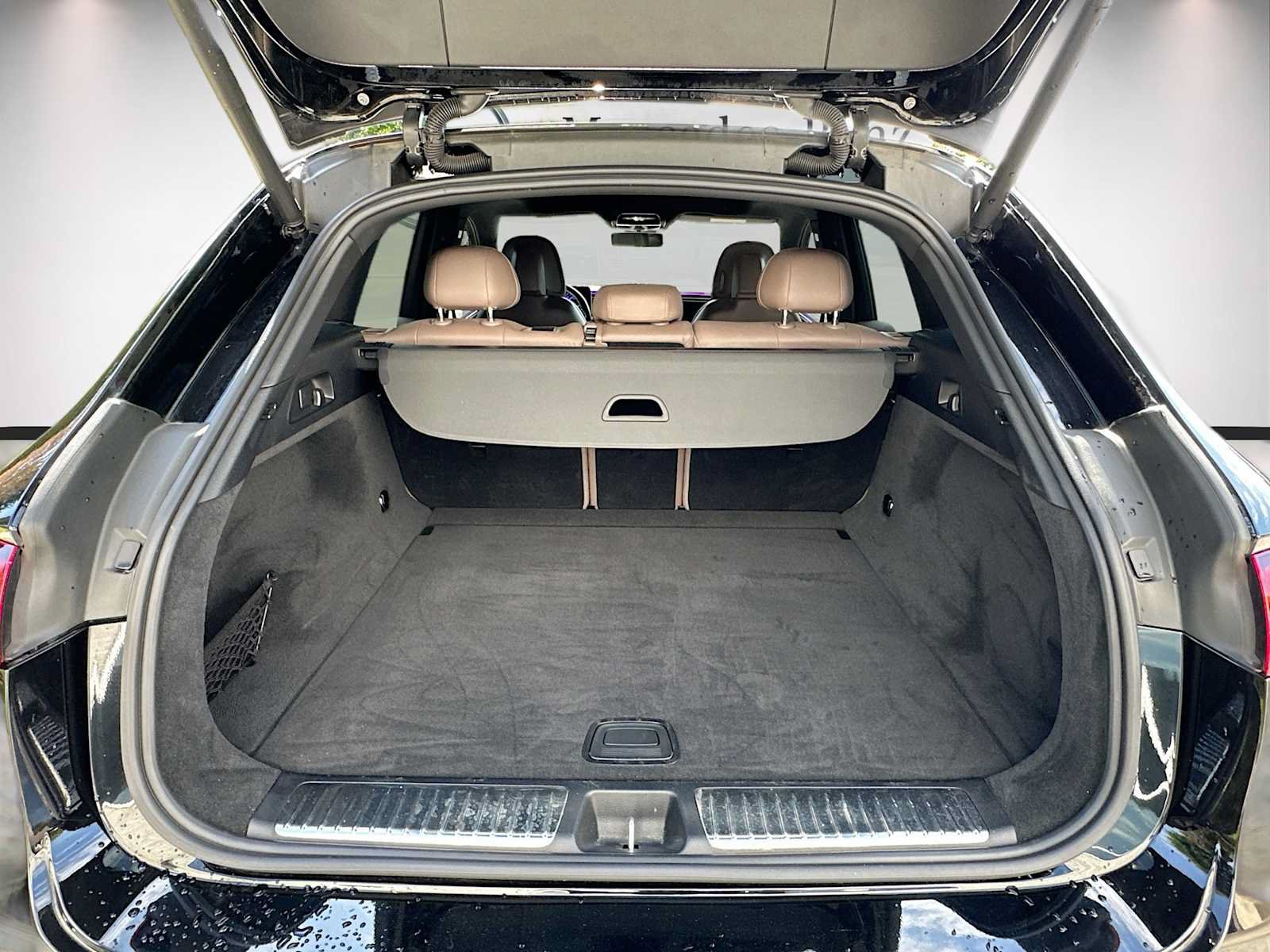 Certified 2023 Mercedes-Benz EQE 500 4MATIC SUV w/ Pinnacle Trim Package image 28