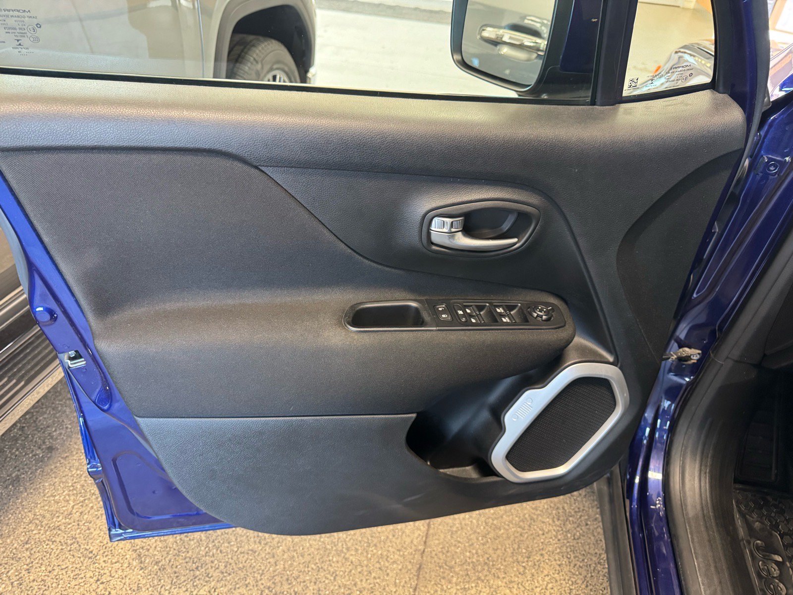 Used 2019 Jeep Renegade Latitude w/ Cold Weather Group AWD/4WD image 14