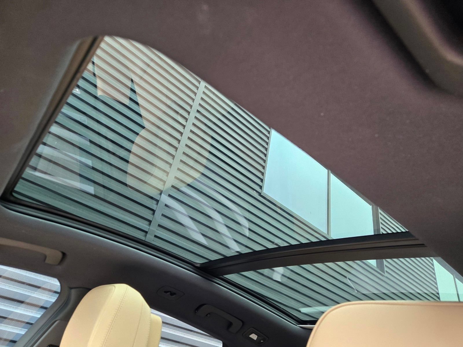 Certified 2024 Porsche Macan S AWD/4WD image 21