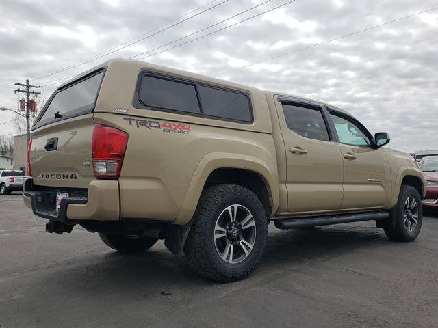 Used 2017 Toyota Tacoma TRD Sport w/ Tow Package (A/T) AWD/4WD image 3